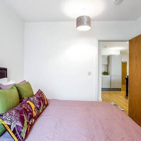 Apartmán Stunning 2 Bed/2 Bath In Town Centre & Parking! Bracknell Exteriér fotografie