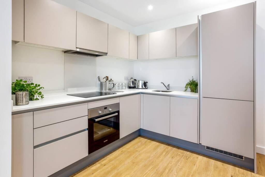Apartmán Stunning 2 Bed/2 Bath In Town Centre & Parking! Bracknell Exteriér fotografie