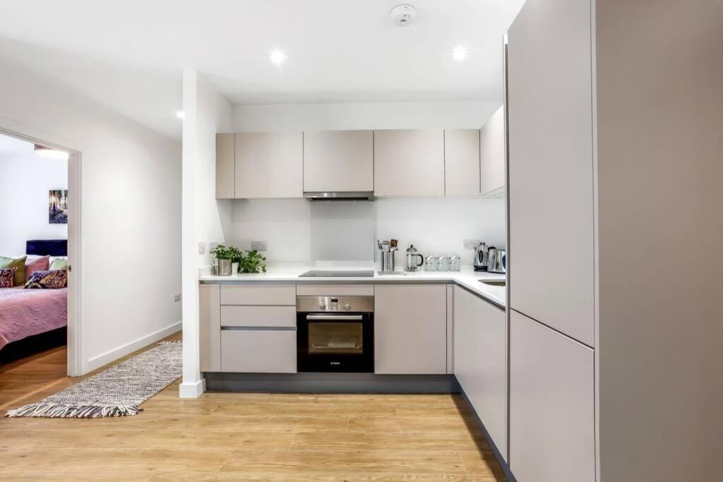 Apartmán Stunning 2 Bed/2 Bath In Town Centre & Parking! Bracknell Exteriér fotografie